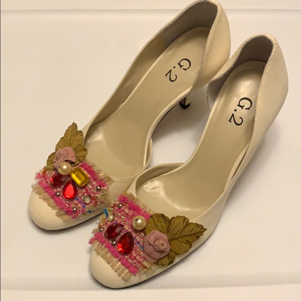 G.2 cream suede pumps heels appliqués gems 5.5